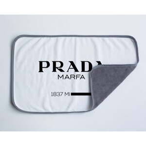 Čierno-biely uterák z mikrovlákna 45x70 cm Prada - Really Nice Things